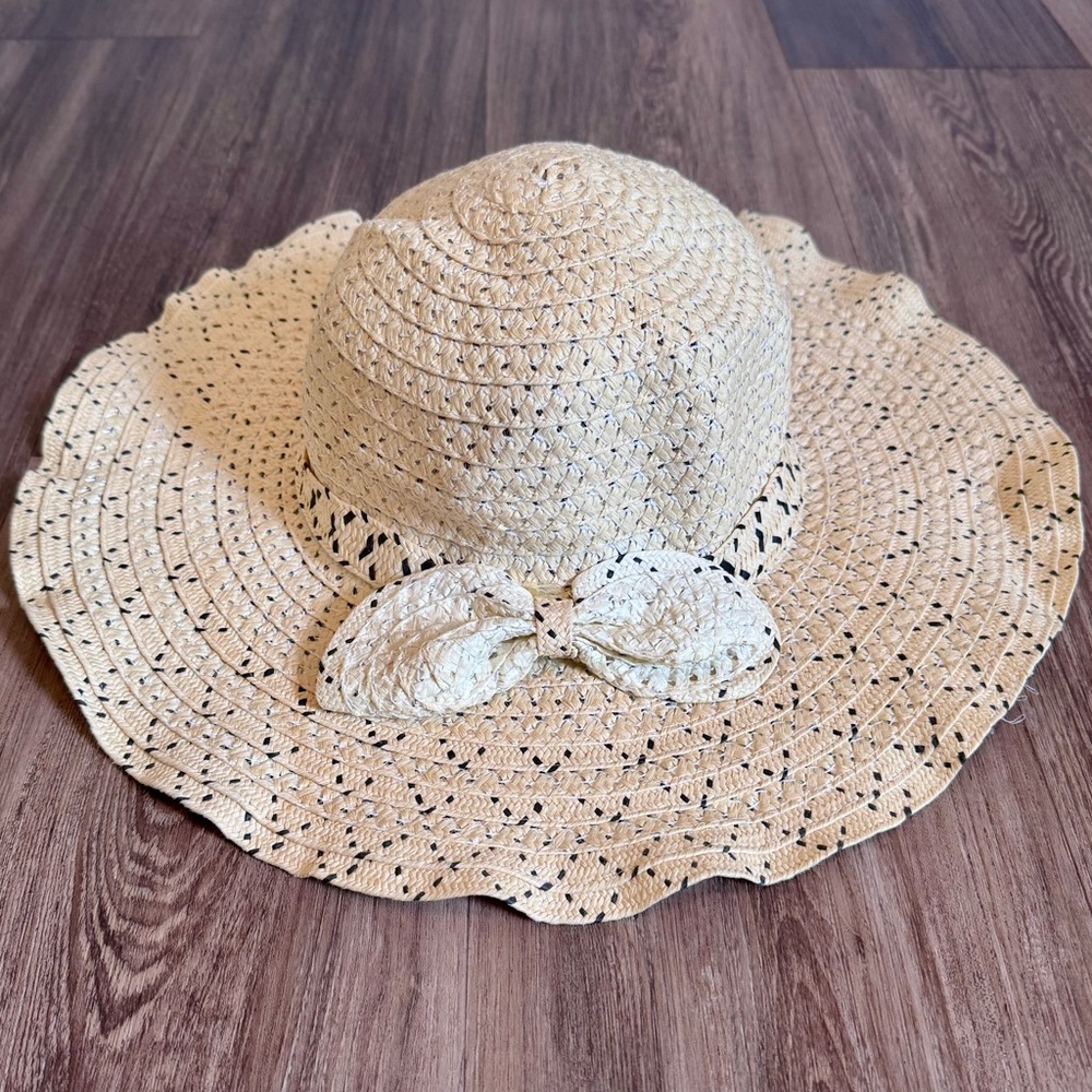 Chic Beige Wide-Brimmed Sun Hat